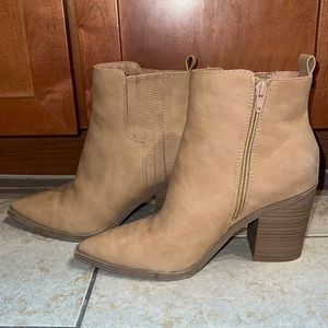 Tan Heeled Cowboy Boots